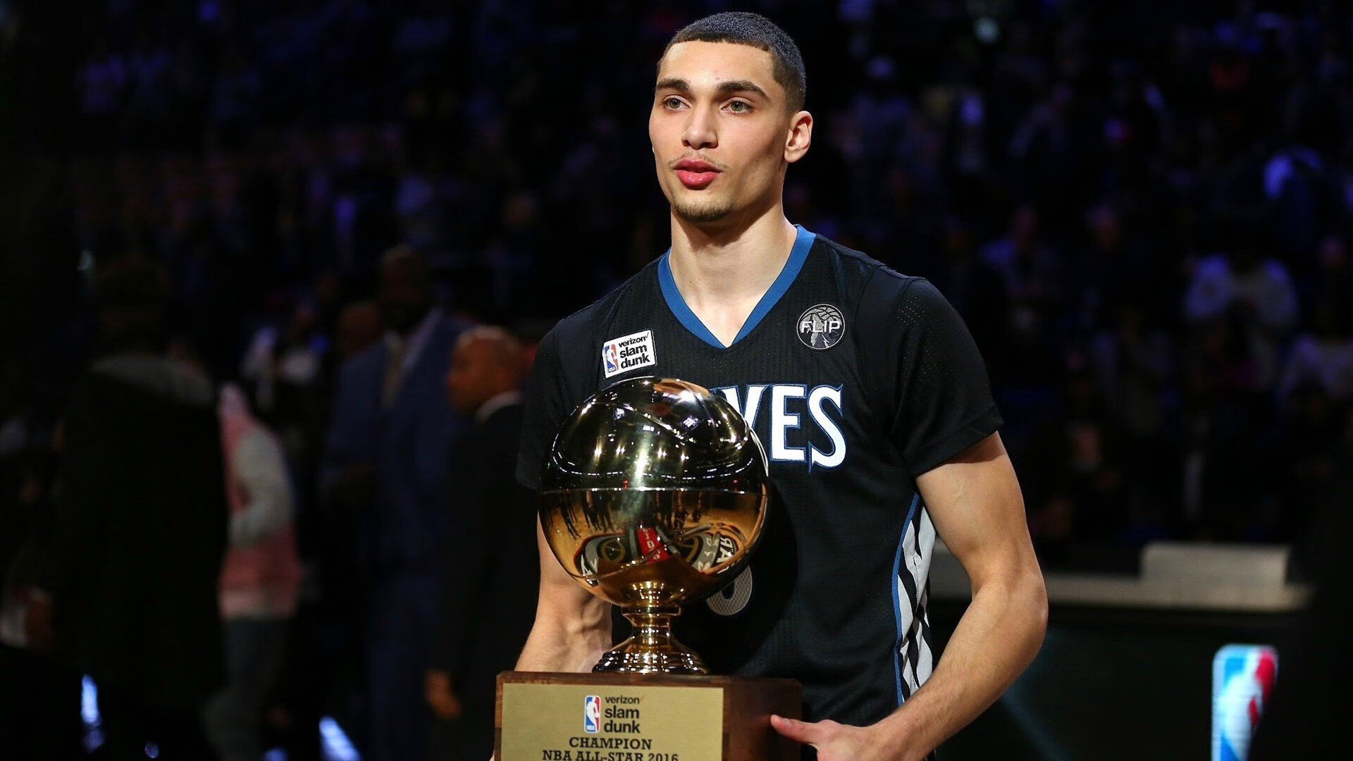 篮网替补火力不足影响后半段比赛，篮网替补席跳舞