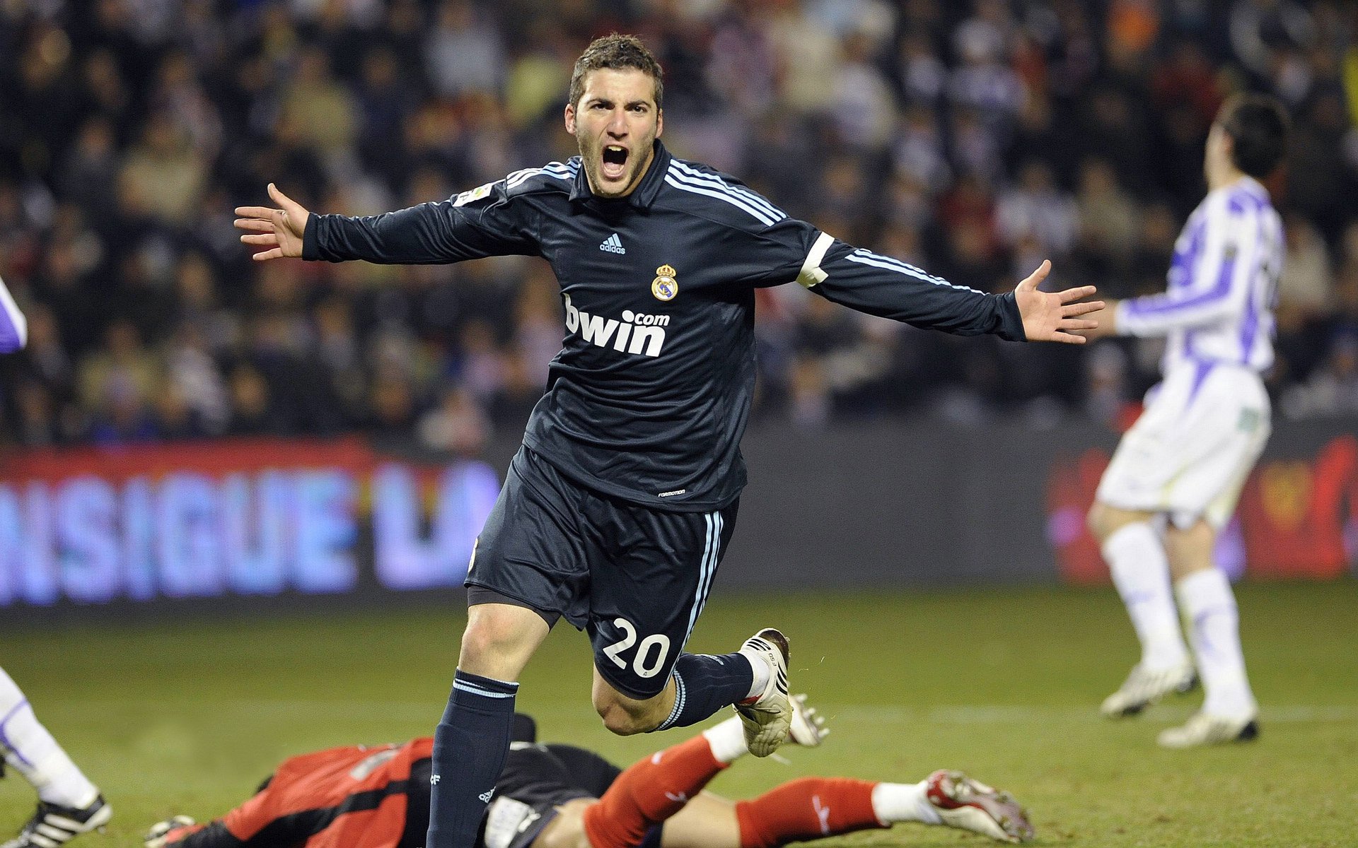 赛事官方宣布全明星阵容两位主力凭实力强势入选，全明星赛队员